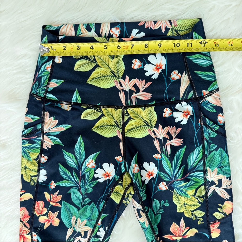 Women High Waisted Yoga Capri with Pockets - Picture 8 of 10